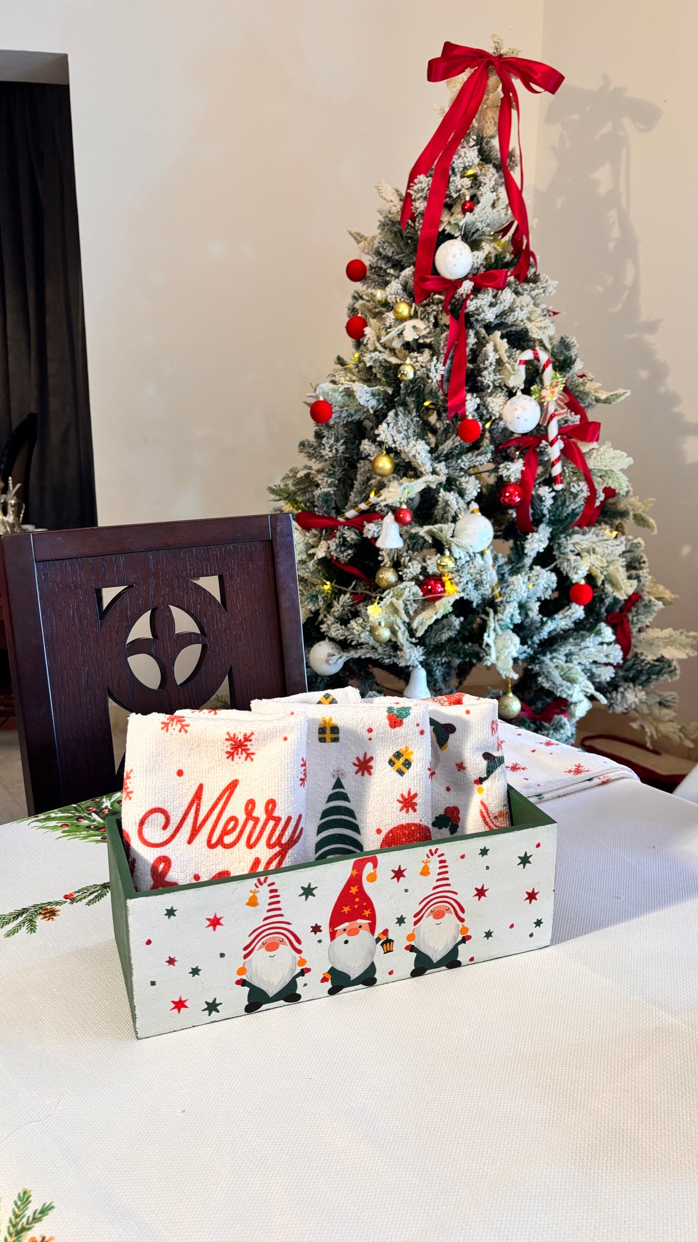 Rectangular Bathroom Set Three Elves with three towels